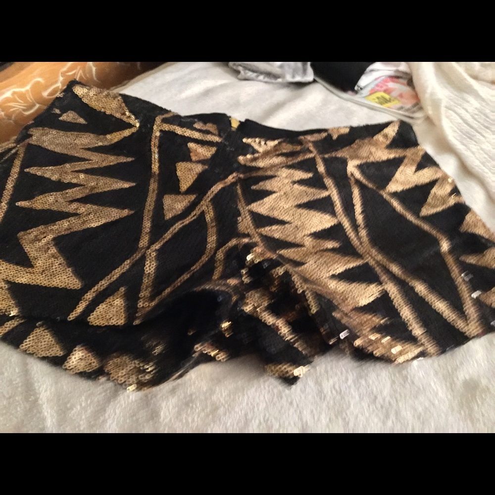 Shorts - Picture 3 of 5